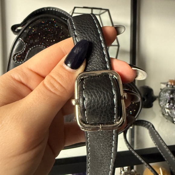 Pumpkin Kult Love Pain and Stitches Heart Bag - Picture 5 of 7